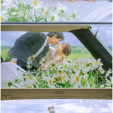 几束小雏菊就能拍出🌻日系电影感婚纱照