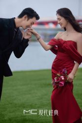 -现代经典婚纱摄影