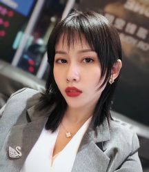 -天下皇剪新潇洒美容美发