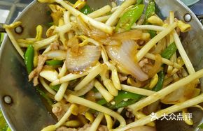 Dry-Fried Peanut Sprouts