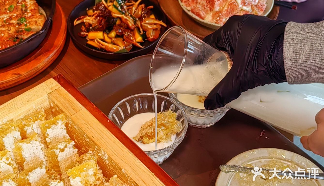 不枉我排队两小时！这个无花果牛奶冰好爱！