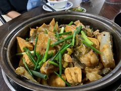 酸菜焖鸭嘴鱼头尾-鸿渡渔庄·特色鸭咀鱼