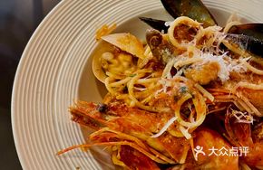 Tomato Sauce Black Tiger Shrimp Pasta