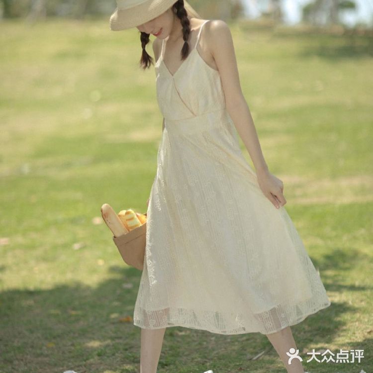 电影《情人》的女主角既视感