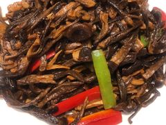 蘑菇炒肉-青岛美食鲁菜大酒店