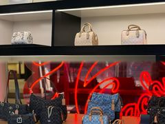 -王府井奥莱棋盘山小镇