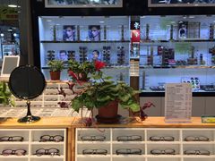 -MiRi眼镜连锁·蔡司·尼康控优点合作店(莘庄店)