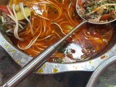 -黄利砖万峰林布依特色酸笋牛肉馆