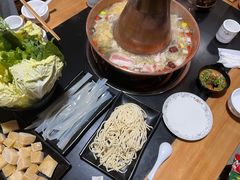 -果松木炭酸菜铜火锅·外婆参鸡汤