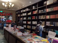 -钟书阁(松江泰晤士小镇店)