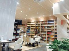 -钟书阁(群光广场店)