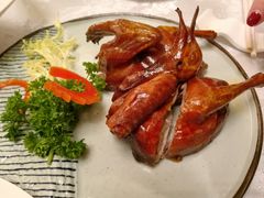 招牌红烧乳鸽-酌宴府The China Club·广州万富希尔顿酒店(云城东路店)