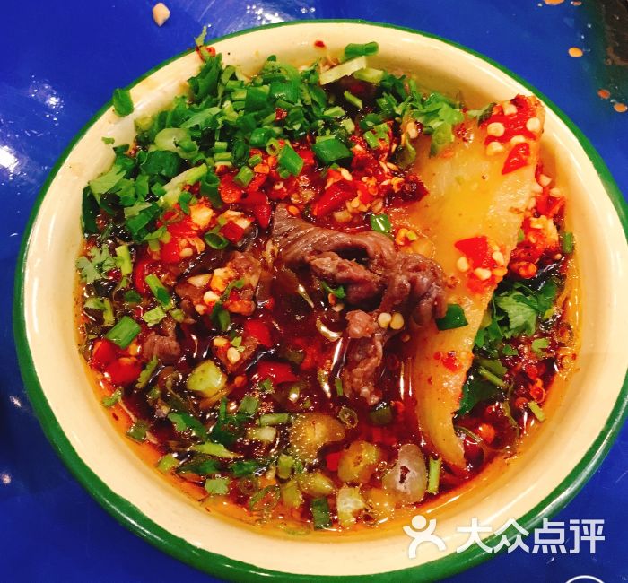 马路边边麻辣烫冒路边嫩牛肉图片 第18张