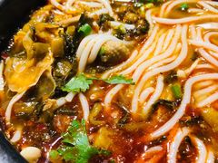 -花馬肆.云南过桥米线(汉神购物广场现场熬汤店)