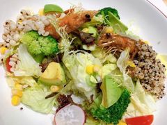 鲜虾谷物牛油果沙拉-POKEE VIA&Brunch·维娅(重庆来福士店)