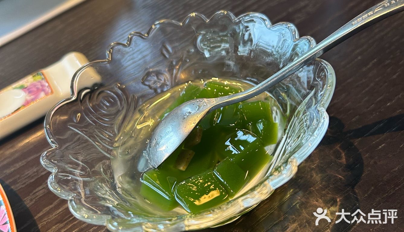 上座云间的服务堪称一流,从踏入店门的那一刻起