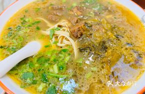 Sour Cabbage Braised Beef Noodles