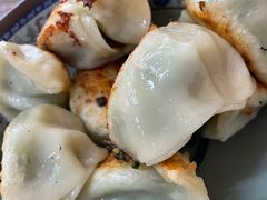 韭菜猪肉煎饺-无名氏宵夜小摊(祝家三姐妹馄饨店)