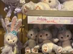 -小镇影院迪士尼小熊Duffy与他的朋友合影地