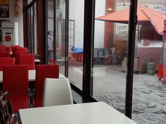 靠窗位-乡党臊子面(丰庆公园店)