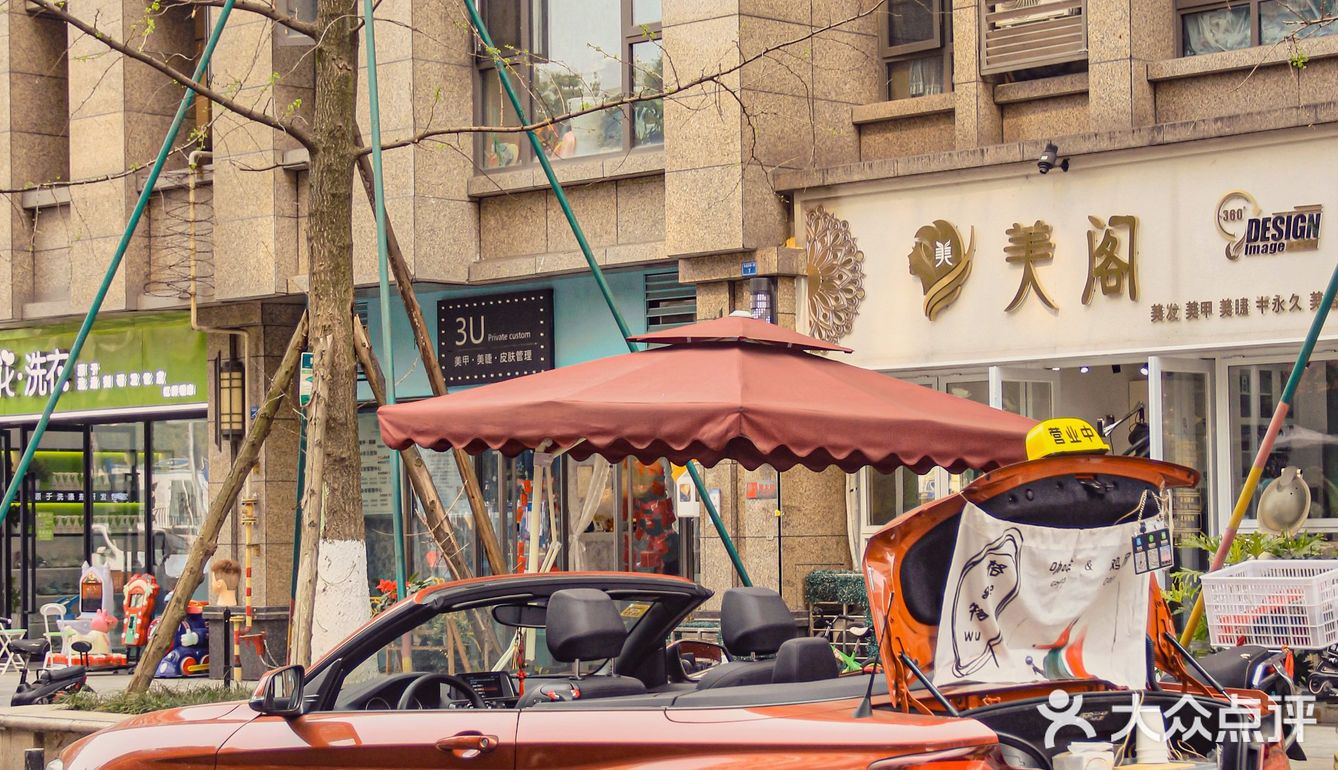 成都新店首发| 第一家宝马敞篷车咖啡。