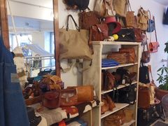 -Retrock Designer Vintage Store