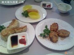 香煎韭菜饺和煎香滑鱼饼-御花园·粤菜·海鲜火锅(中山公园店)