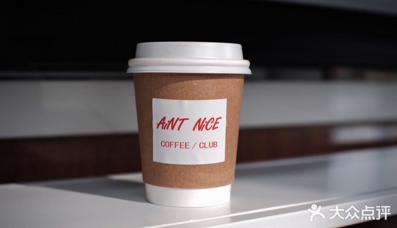 随手拍｜短暂阳光眷顾的日子恰巧在室外喝咖啡☕️