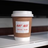 随手拍｜短暂阳光眷顾的日子恰巧在室外喝咖啡☕️