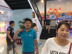 -嘿哟动霸CHUA·新潮玩运动娱乐中心·蹦床滑冰团建乐园