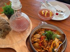 -Chom Cafe and Restaurant