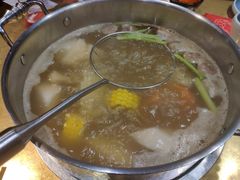 招牌牛骨清汤底-左庭右院鲜牛肉火锅(金山万达店)