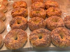 培根芝士贝果-HOT CRUSH趁热集合·现烤面包(环球港店)