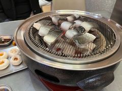 -围炉肉舍•炭烤活鳗•丹东海鲜烤肉(步行街店)