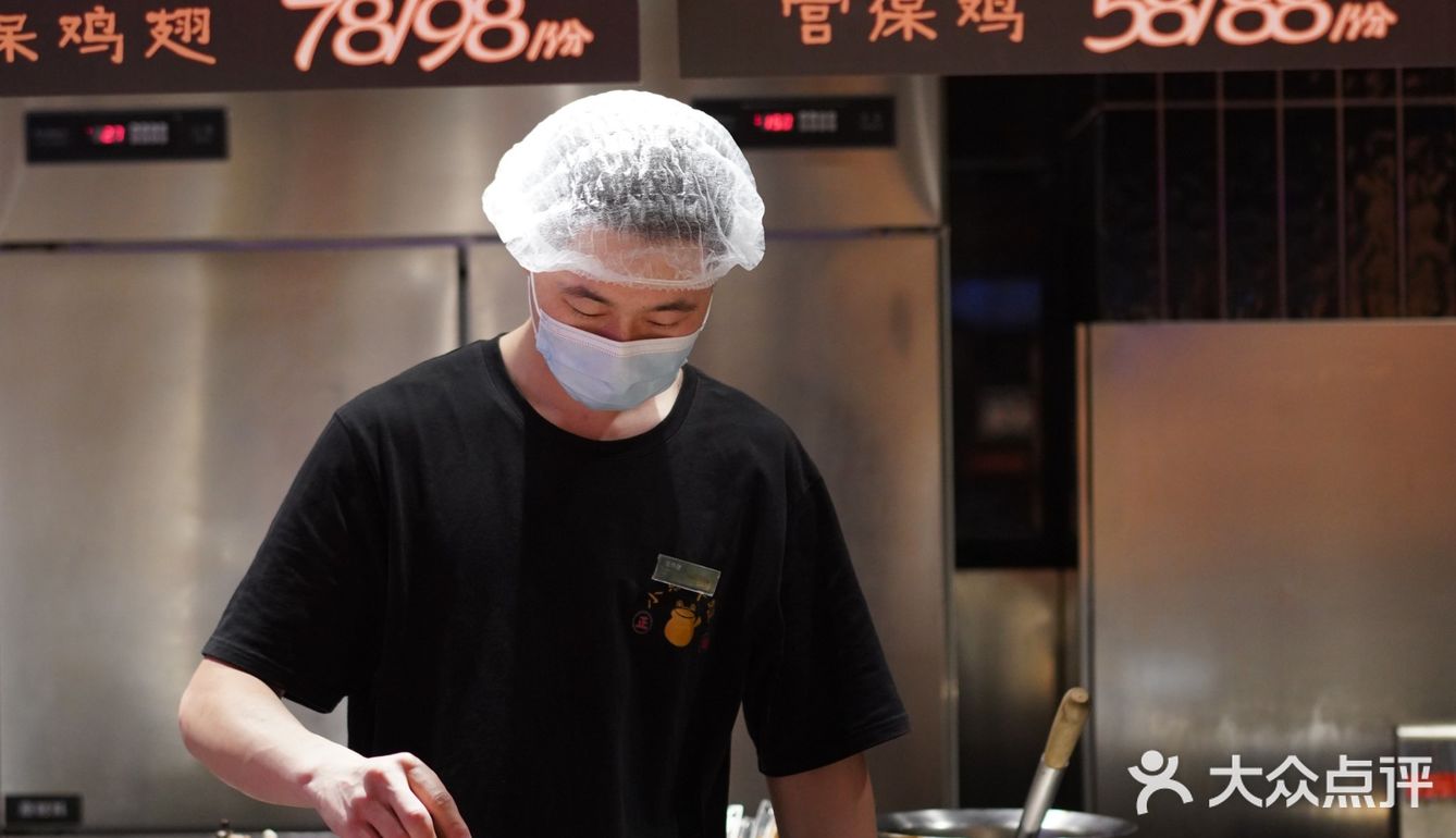 隐藏在大型超市里的正宗新加坡牛蛙煲，一口惊艳！