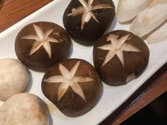 菌菇拼盘-爱合牛·和牛烧肉&和牛火锅放题(伊势丹南京路店)