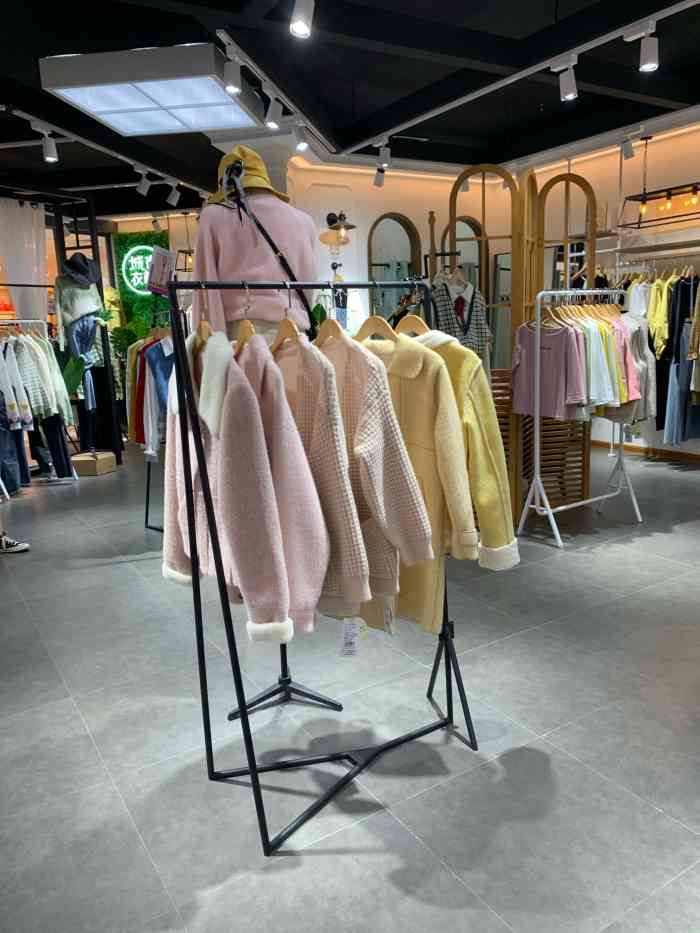 城市衣柜cevel(城市广场店)-"城市衣柜,这家女装店位于城市广场二楼