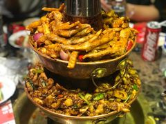 -沪小二炭火蛙锅(淮海中路美食不夜城店)