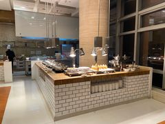 自助取餐区-湖景知味西餐厅•自助餐• 轻食(南京金茂威斯汀大酒店)