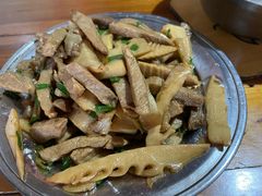 红烧肉烧冬笋-老鲍农家乐