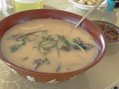 -湖边饭店