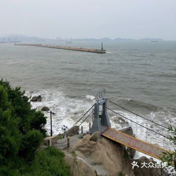 位置： 我们是在烟台万达广场附近住的 从万达到这里非