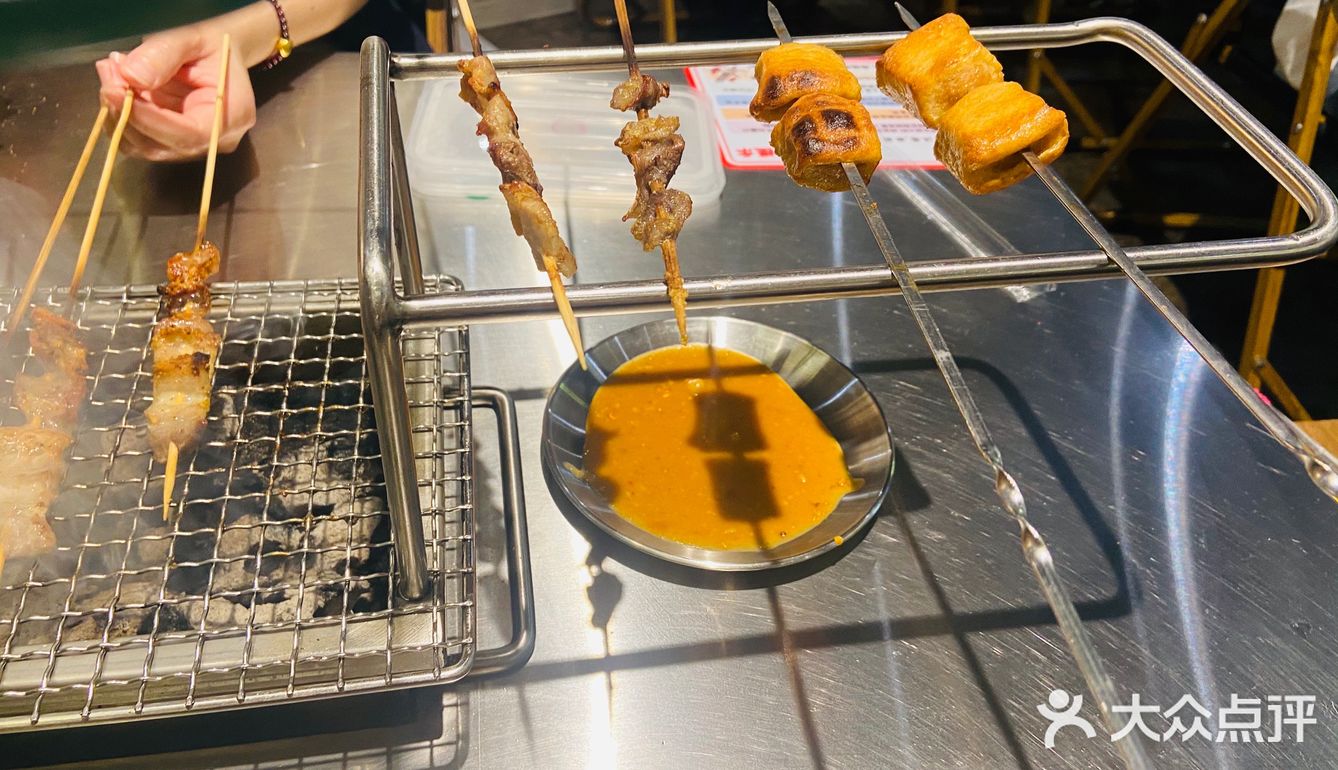 结果发现就在东站地铁Ｃ出口走一段就行