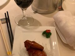 玻璃脆皮妙龄乳鸽-利苑酒家(华熙国际店)