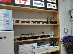 -豪门视光·星趣控·蔡司依视路眼镜代理商(中央大街店)