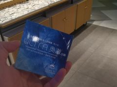 -LOOK眼镜·蔡司依视路配镜(宝山万达店)