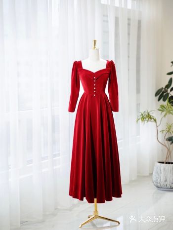 武汉婚纱礼服｜秋冬红色超显白礼服种子选手