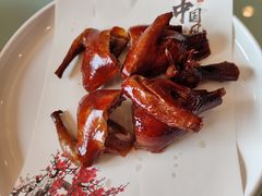 吊烧乳鸽-金狮麟•宋宴•宋文化地标餐厅(晋安路店)