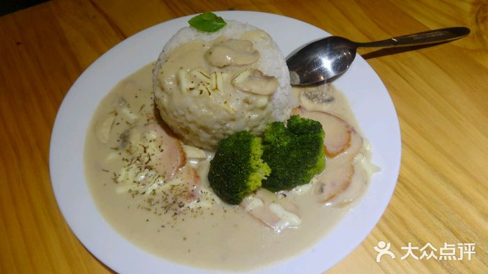 白汁蘑菇鸡肉烩饭