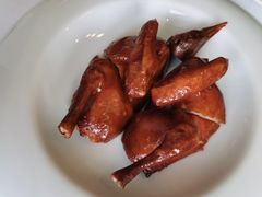 玻璃皮润烧乳鸽-北京厨房(西安SKP店)